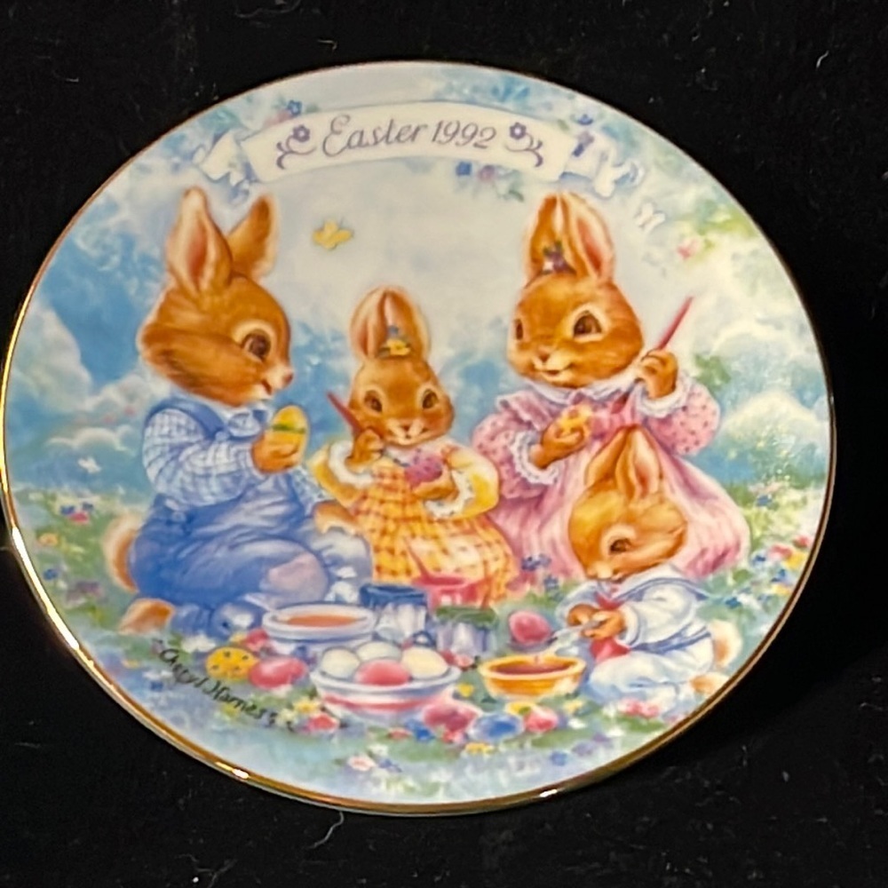 Avon - Vintage 1992 Easter Commemorative Plate - Colorful Moments